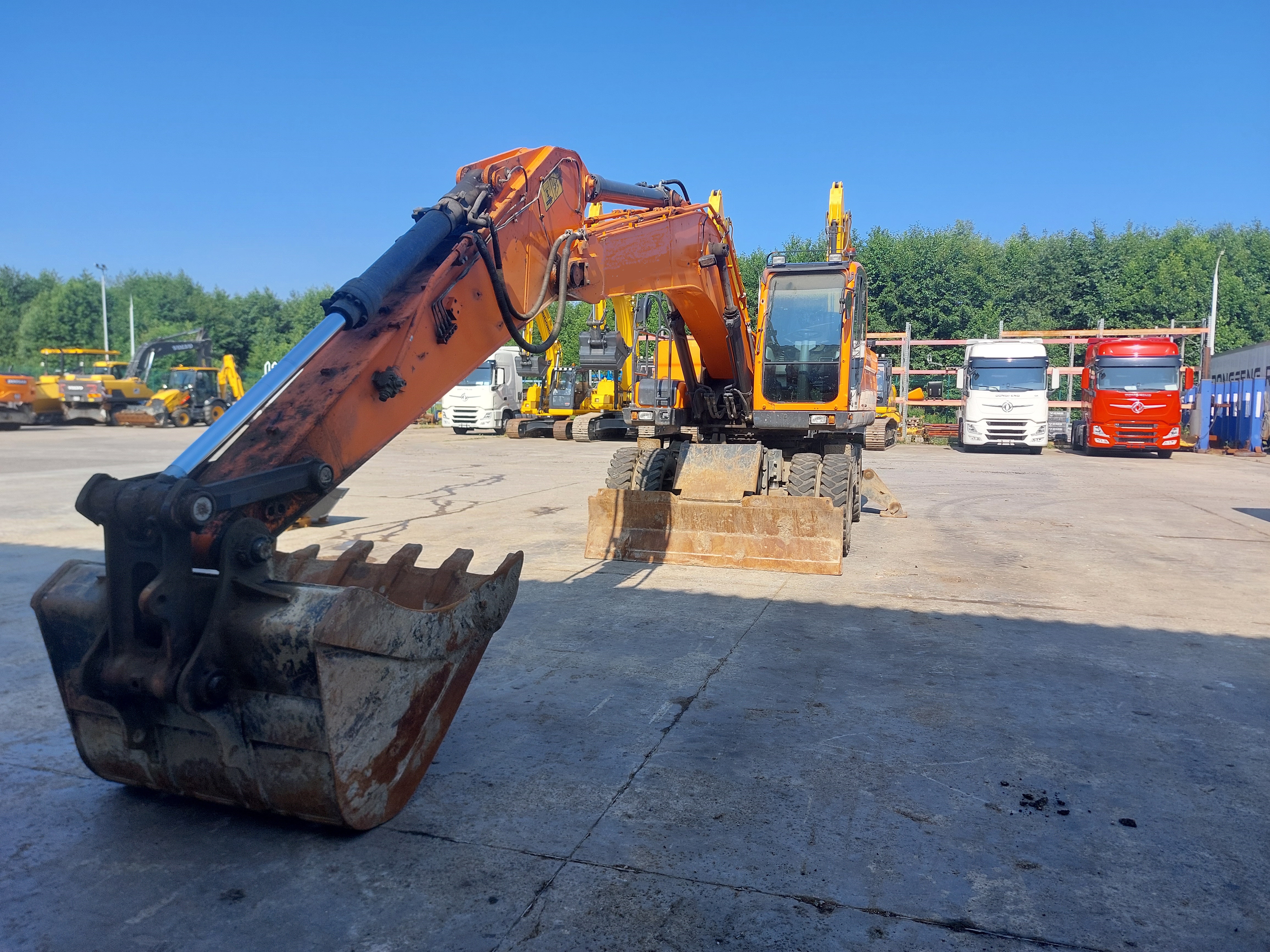 Экскаватор колесный Doosan DX210WA