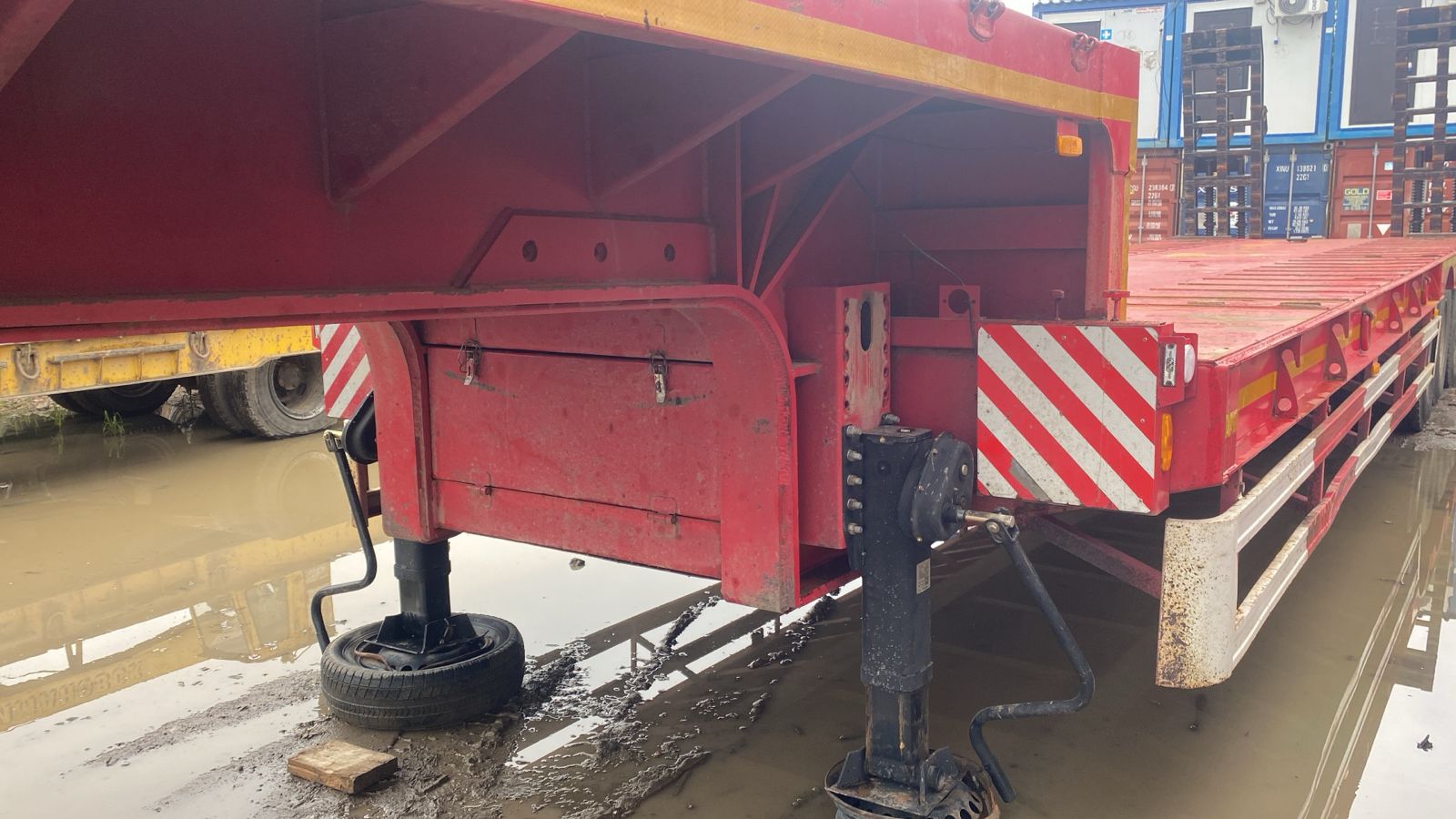 Прицеп Amur LYR9907TDP для перевозки колесно-гусеничной техники