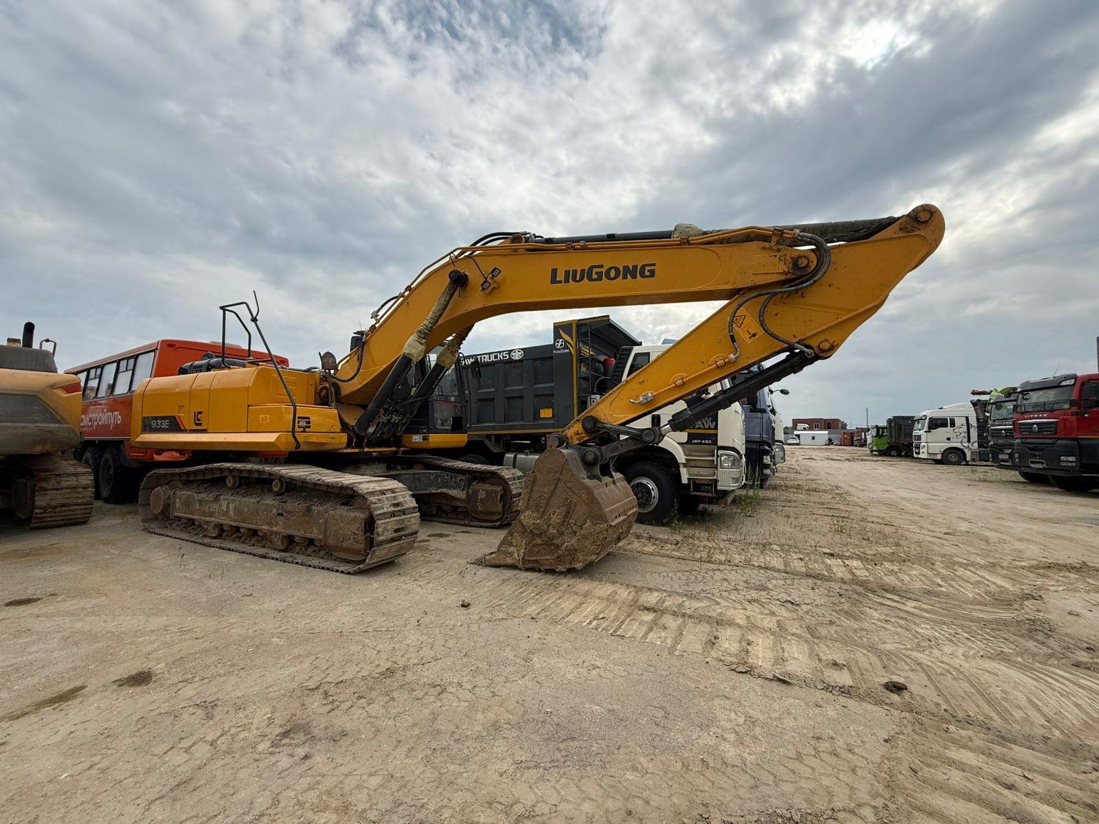 Экскаватор Liugong CLG933E