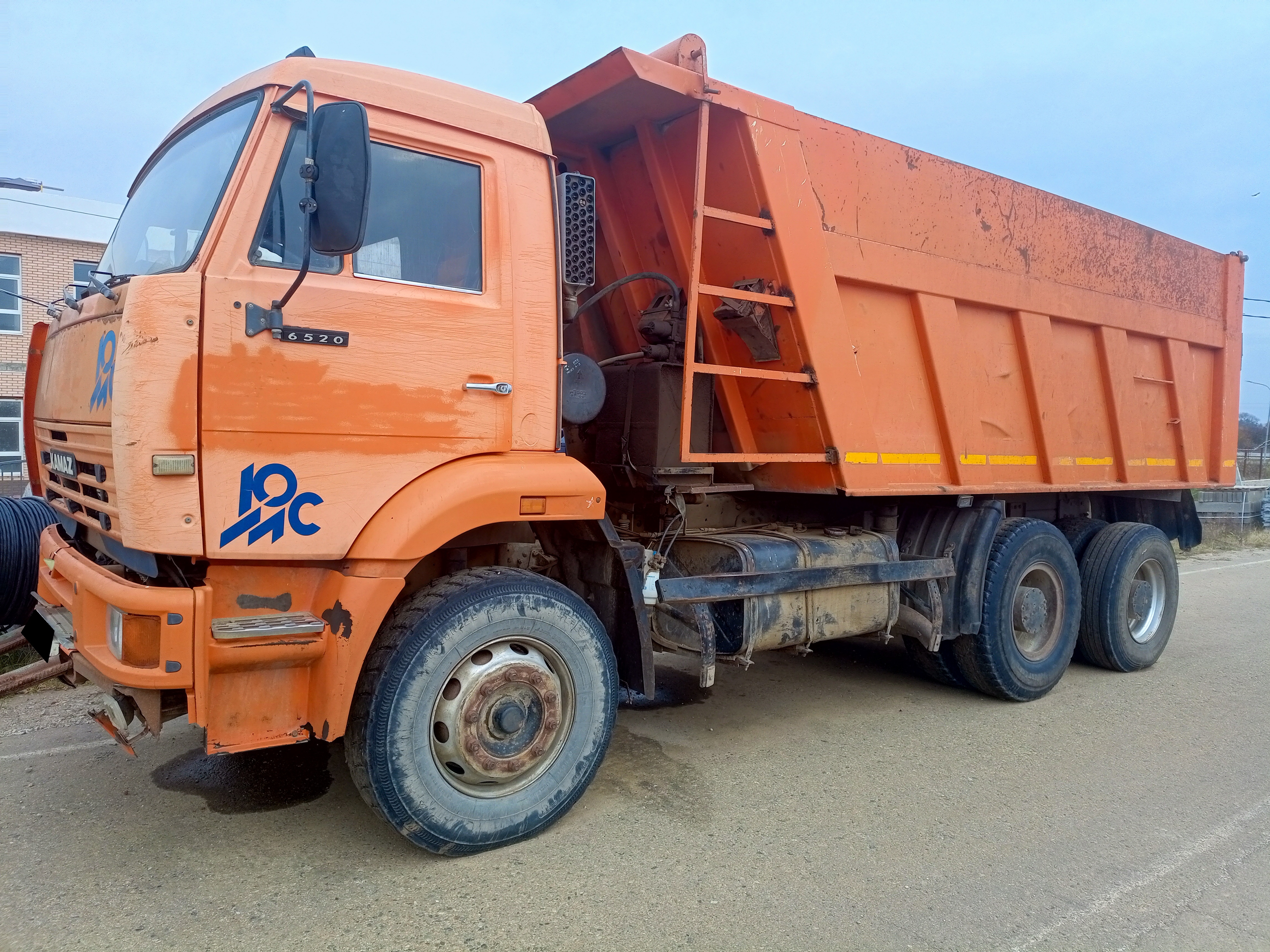 Самосвал КАМАЗ 6520-06