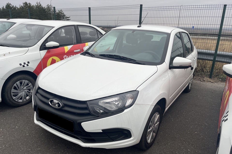 Lada Granta 1.6 MT (90 л.с.) Седан
