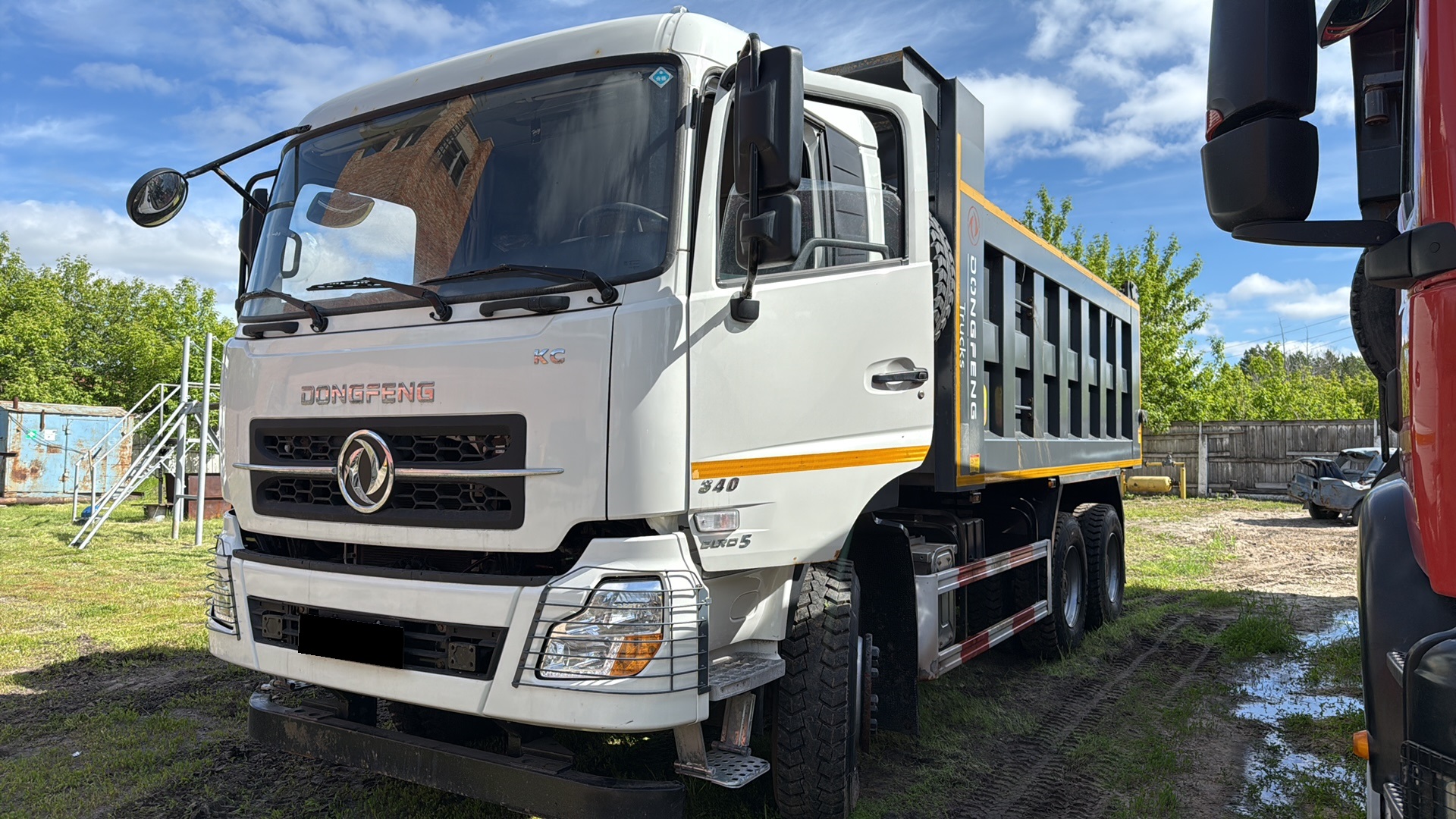 Самосвал Dongfeng DFH3330A80-М