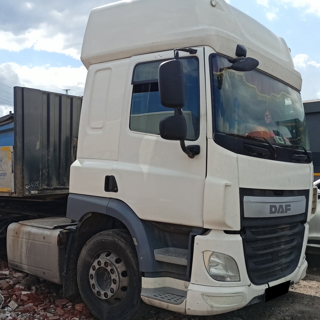 Тягач седельный DAF CF440FT