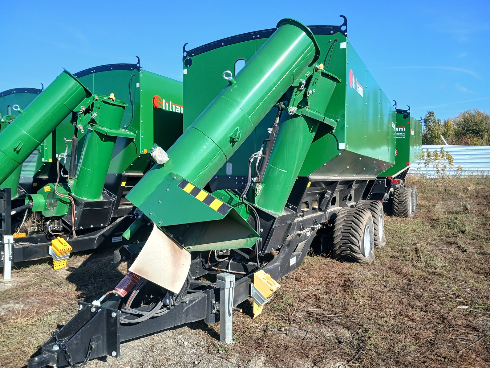 Бункер-перегрузчик Лилиани БП-22/28-1