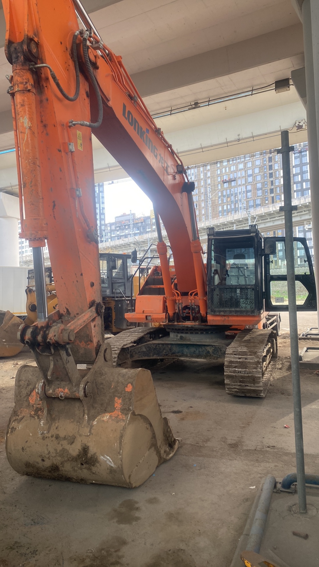Экскаватор гусеничный Lonking CDM6245 